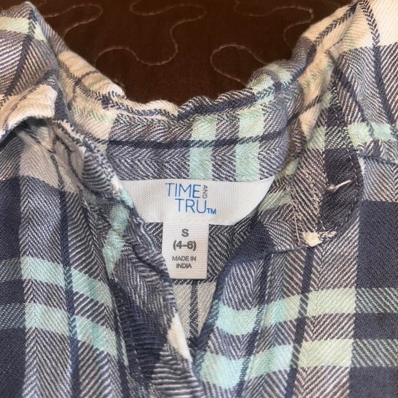 button up - Picture 2 of 2